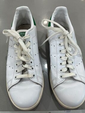 Adidas Stan Smith Sneakers with Green Accent.  Size 7.